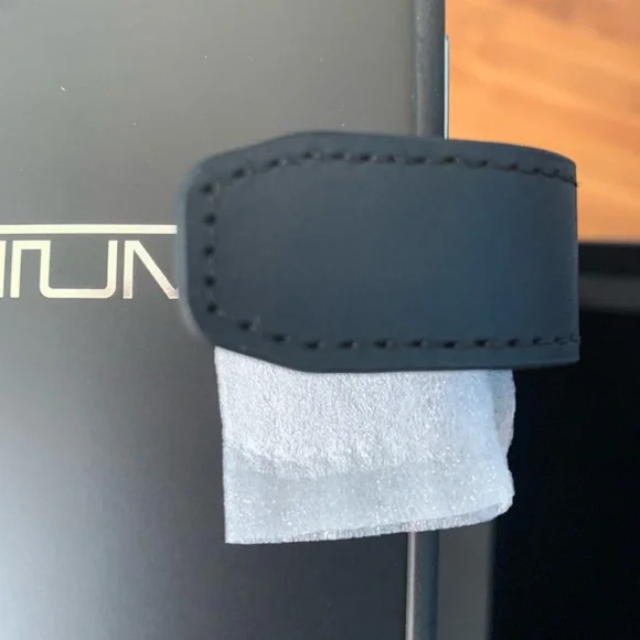 Sleek Tumi Wallet iPhone case for 13 Pro (1 left!) or 14 Pro NEW IN BOXAuthentic - Picture 4 of 10